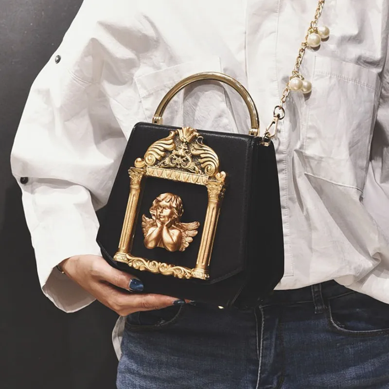 Женская сумка в стиле барокко винтажная с рельефным жемчугом и цепочкой через