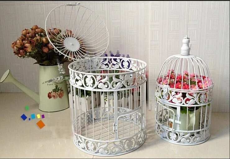 

Vintage Hendryx Dome Beehive Hanging or Table Top small Bird Cage house/Accessories 19x35cm
