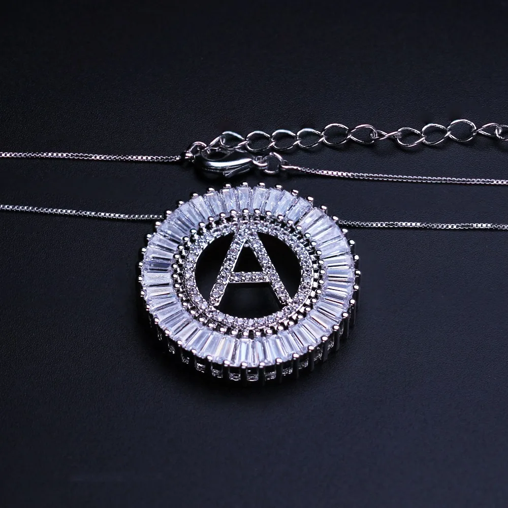 Ожерелье с подвесками из букв инициала имени пары подвески надписью капитала