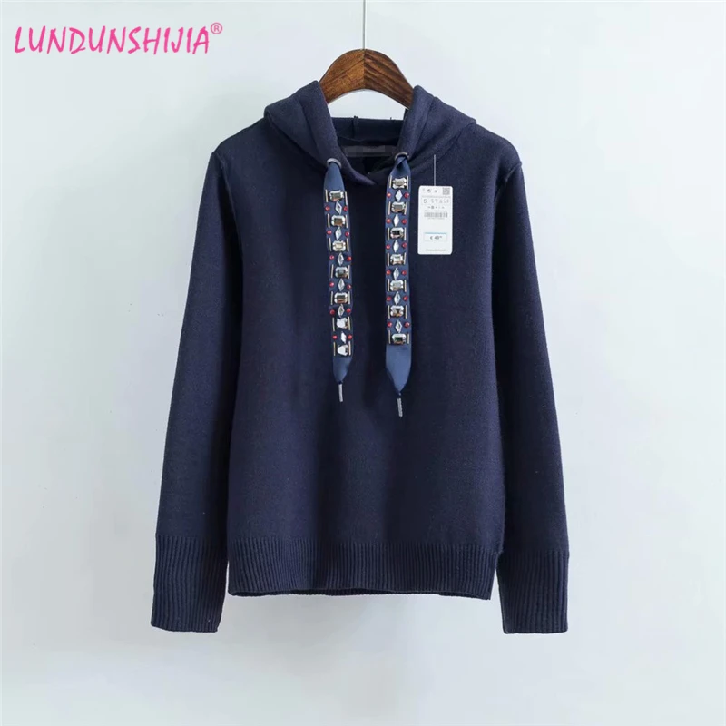 LUNDUNSHIJIA коллекция 2018 года модные женские свитера с капюшоном украшенные