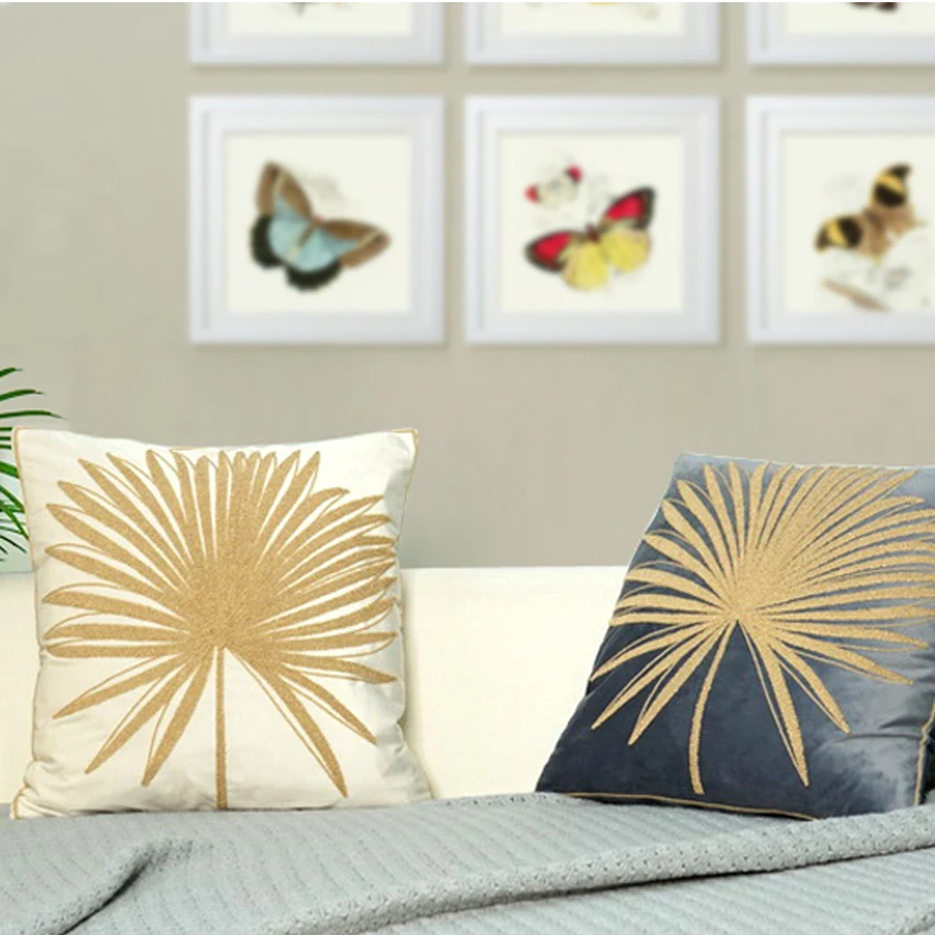 Декоративные бархатные подушки с вышивкой в американском стиле квадратные