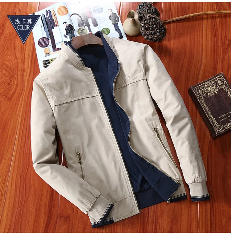 Мужская куртка бомбер с нашивками зеленая обеих сторон повседневная тонкая