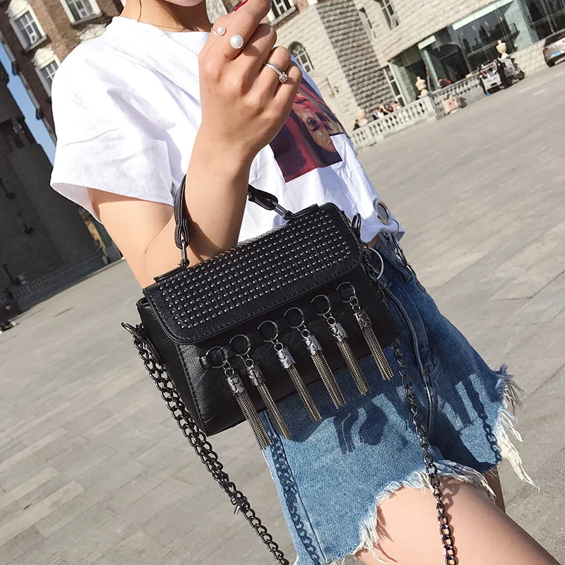 LYKANEFU дизайнерские сумки Для женщин Курьерские черный заклепки Tote на ремне дамы