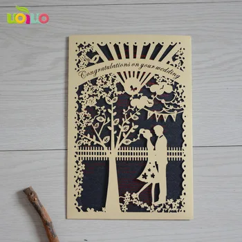 Различные цвета персонализированные кружева свадебные приглашения карты пара