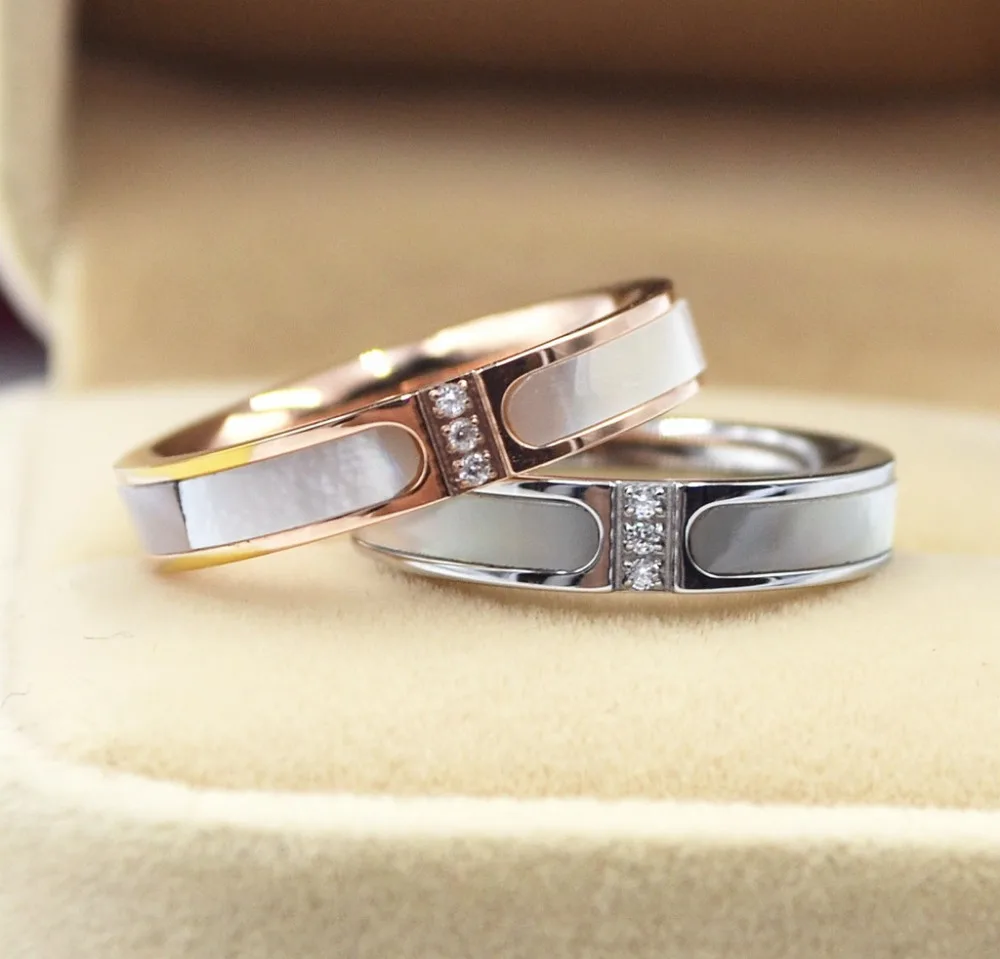 Модное кольцо манго с тремя фианитами розой 14KGP из титановой стали обручальное