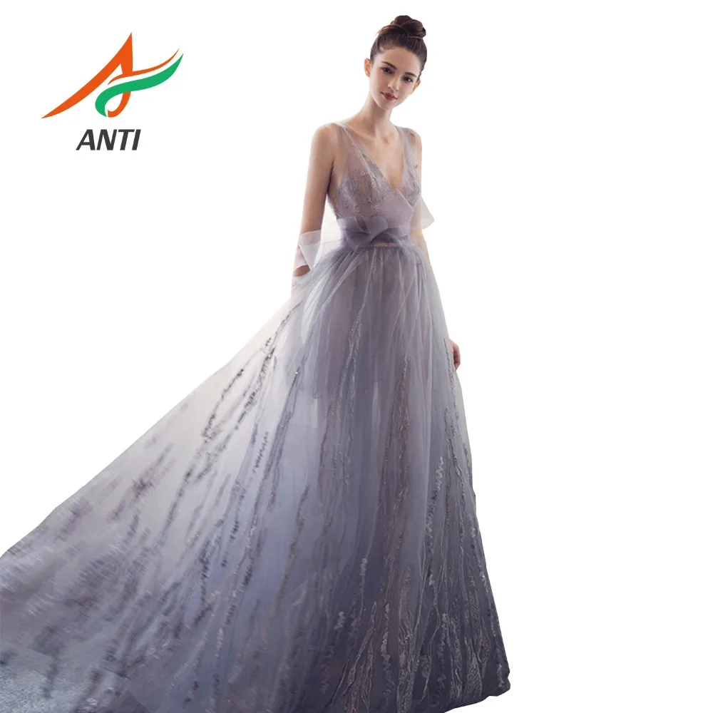 Женское вечернее платье без рукавов лавандовое с V образным вырезом открытой