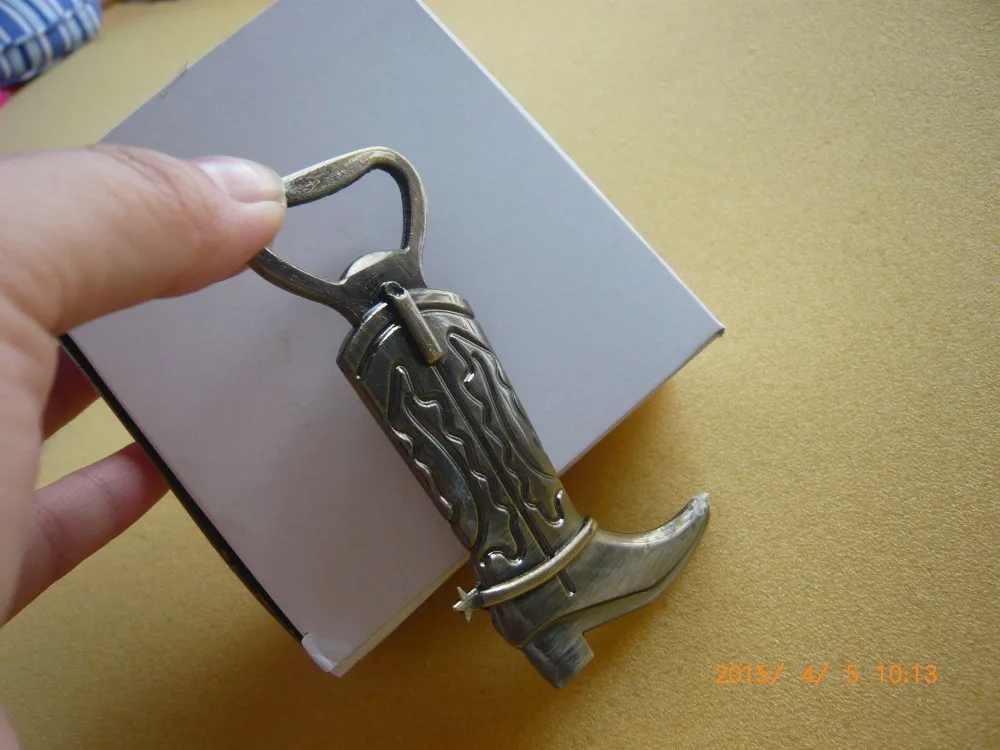 Свадебный подарок и подарки для гостей Человек -- ботинки открывалка бутылок