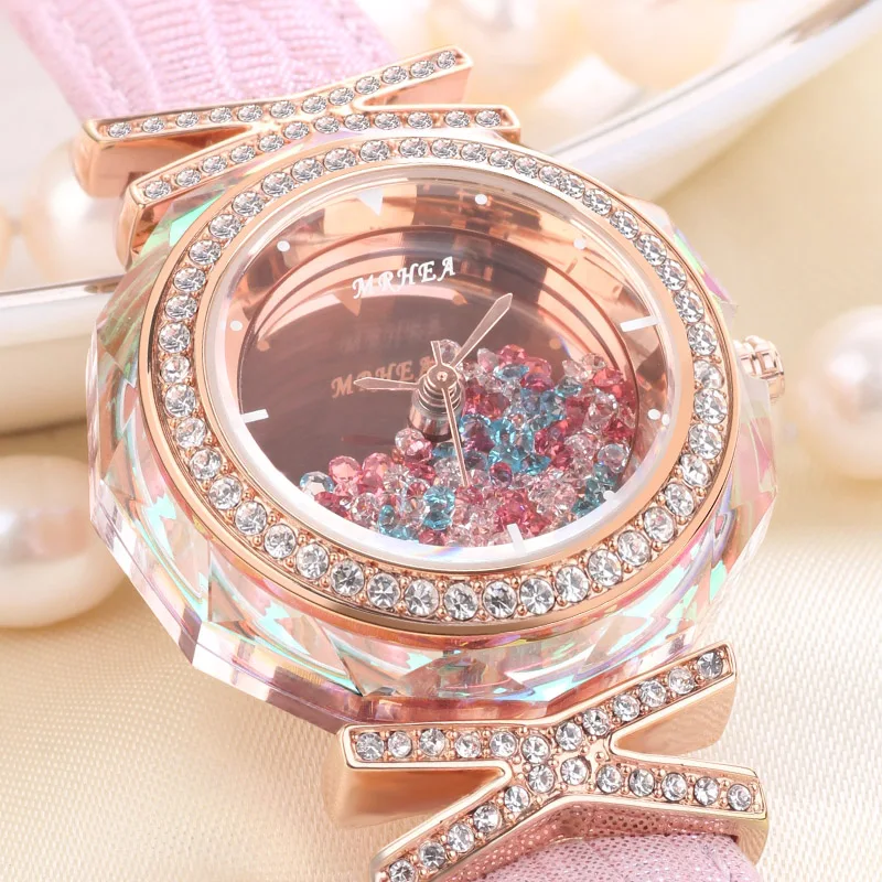 Часы наручные женские с розовым кристаллом и ремешком |