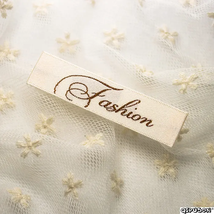 DH003 Пользовательский логотип фирменное наименование тканые ярлыки для одежды |