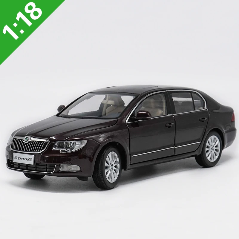 Оригинальная коробка Новинка 1:18 Skoda Superb литой металлический автомобиль модель
