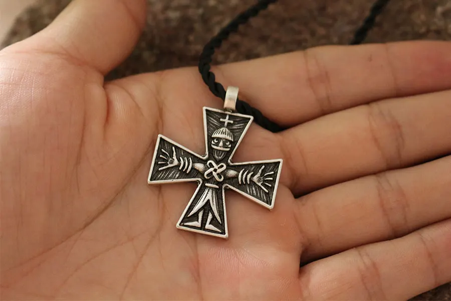 крест оберег. крест язычников. крест который оберегает. кельтский крест трикветр. крест руси славянский оберег.