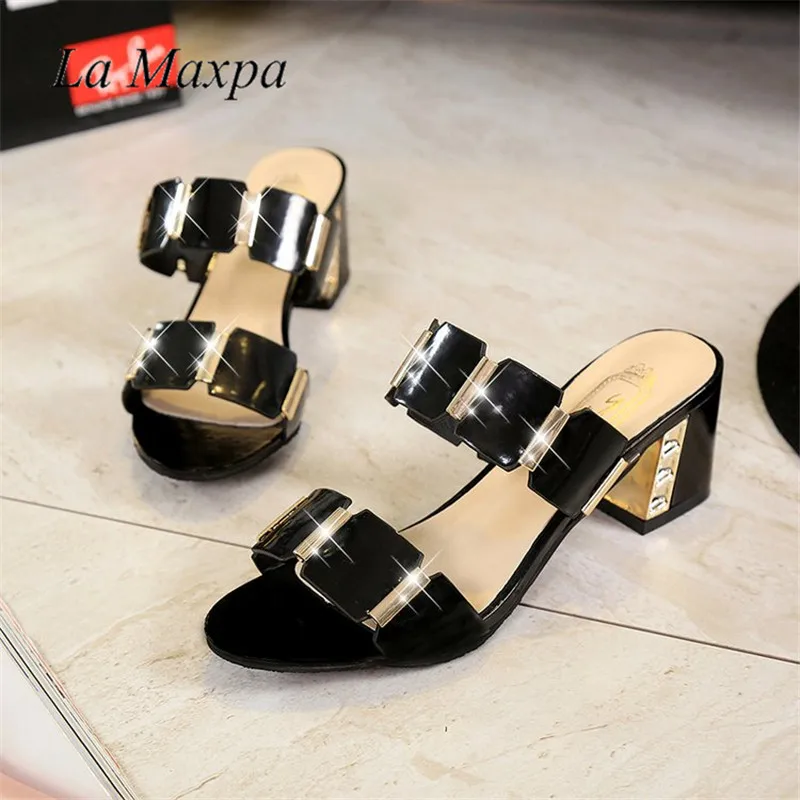 Женские шлепанцы на толстом каблуке высоком открытые тапочки с пальцами