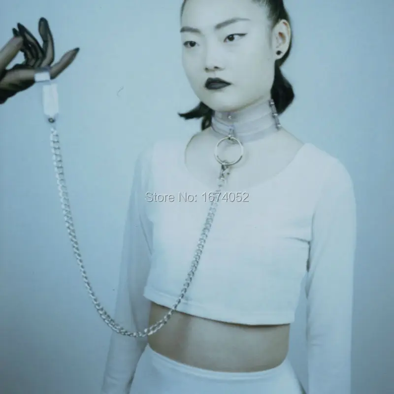 Ожерелье-чокер ручной работы из прозрачной виниловой кожи с заклепками |