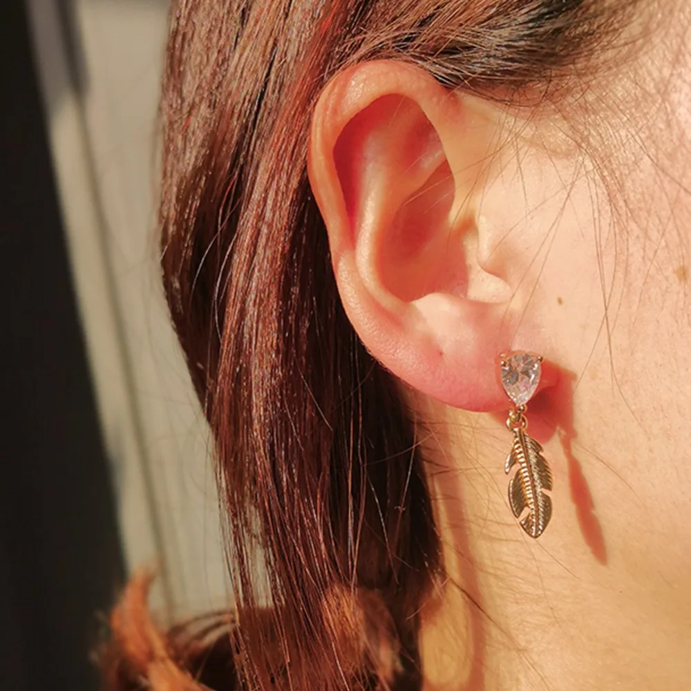 

MIARA.L High Quality Fashion Shell Zircon Alloy Stud Earrings
