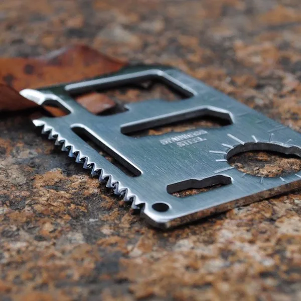 Нож-карточка выживания Multifunction Tool Pocket Saber с чехлом на поясе, 10 функций в 1, для кемпинга и активного отдыха, длина 6 см.