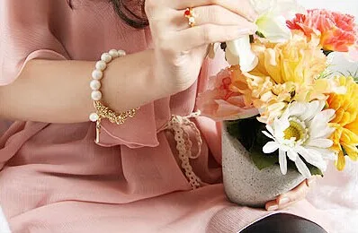 2015 New Fashion Charm Bracelet With Gold Butterfly Bow White Pearl Chain For Women Jewelry | Украшения и аксессуары