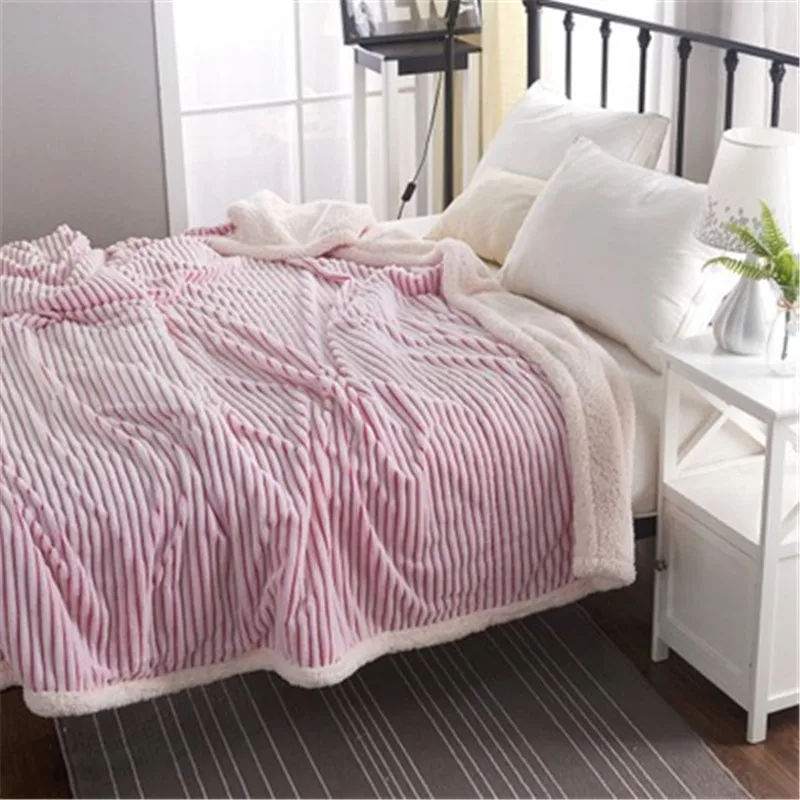 

Double Lamb Corduroy Thickened In Winter Sofa, Travel, Office, Bed Blanket, Soft, Skin-friendly Size 150 X 200cm