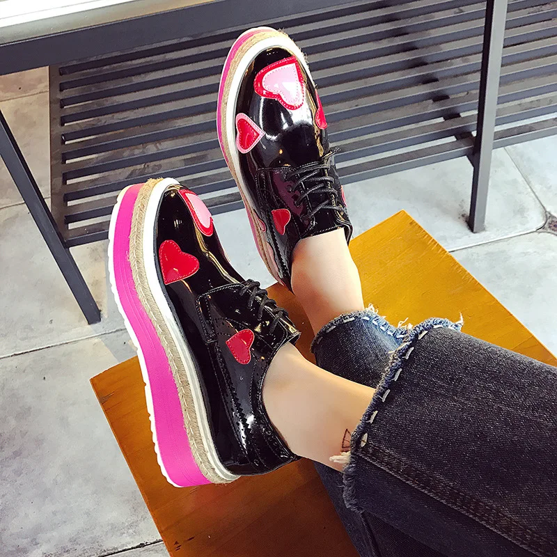 Осенью 2017 года Новинка кожаные туфли на платформе Цвет черный розовый|shoes platform|pink