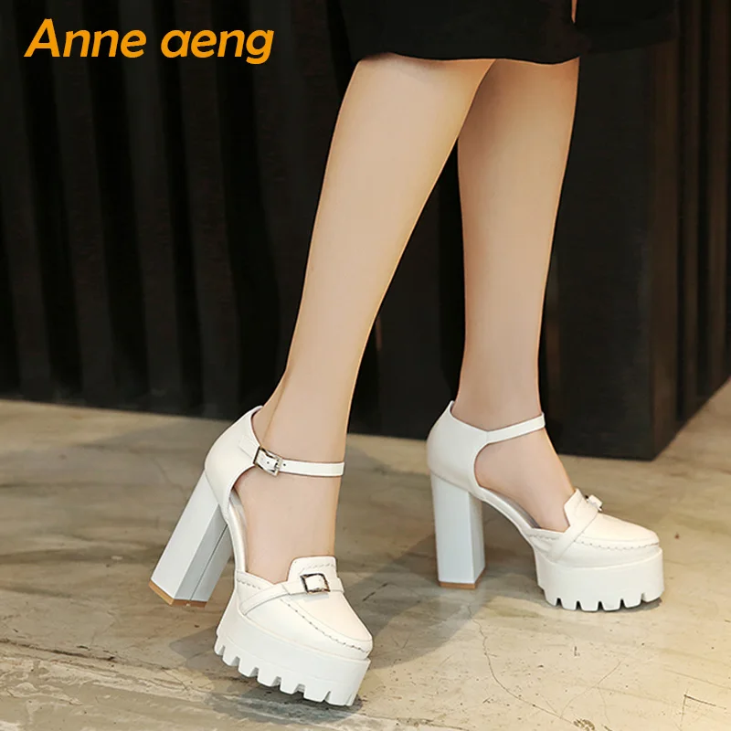 Женские босоножки на высоком квадратном каблуке черные или белые с круглым