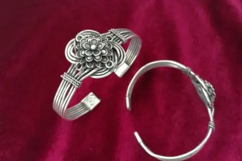 Традиционный серебряный браслет Miao ручной работы из серебра и шелка