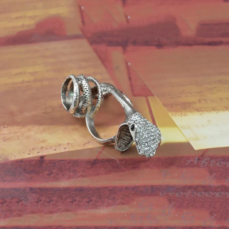 Женское кольцо в форме змеи классическое с двумя пальцами и тремя розовое золото