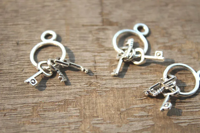 

25pcs-- Set of Keys Charms,AntiqueTibetan silver Set of Keys Charms Pendant 25x14mm