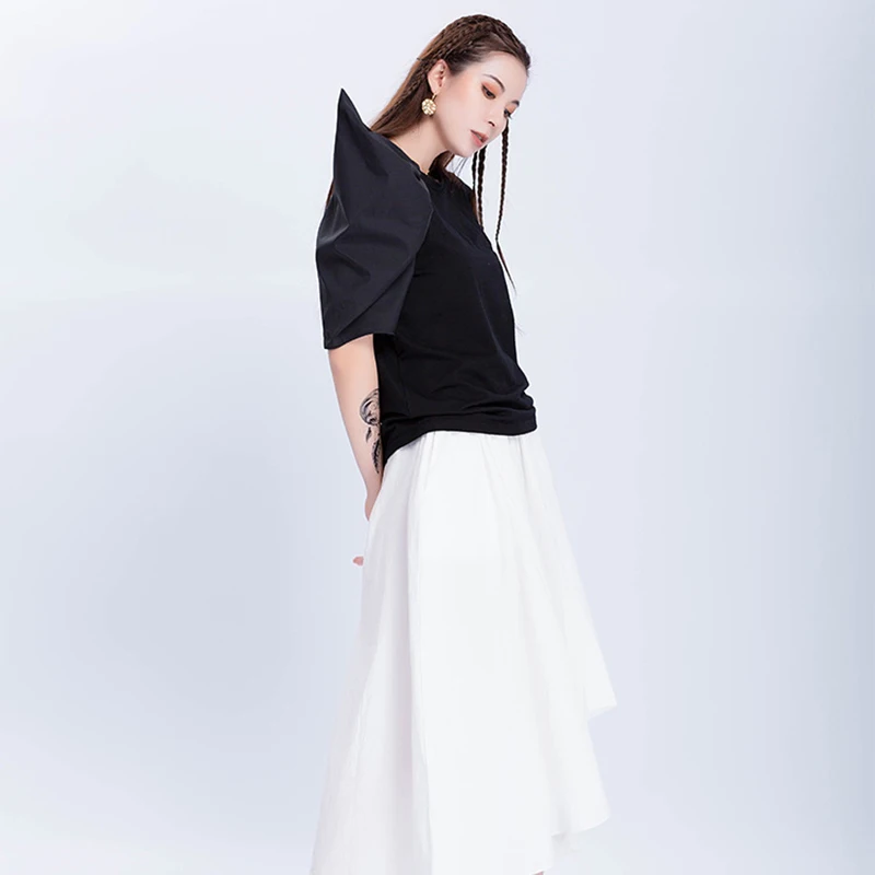 TWOTWINSTYLE летняя однотонная Лоскутная Женская футболка с круглым вырезом и асимметричным рукавом, свободные топы, Женская корейская мода, новая одежда