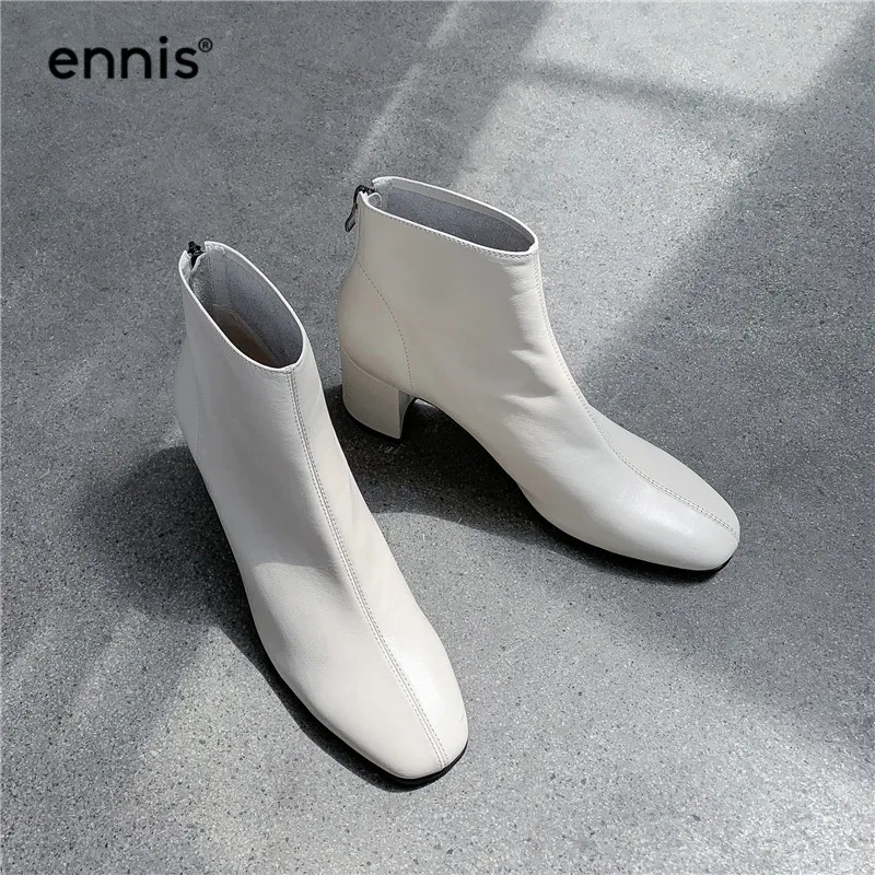 ENNIS/ г., осенние полусапожки женские ботильоны из натуральной кожи модные ботинки из лакированной кожи на не сужающемся книзу массивном каблуке обувь на молнии белого и черного цвета, A949