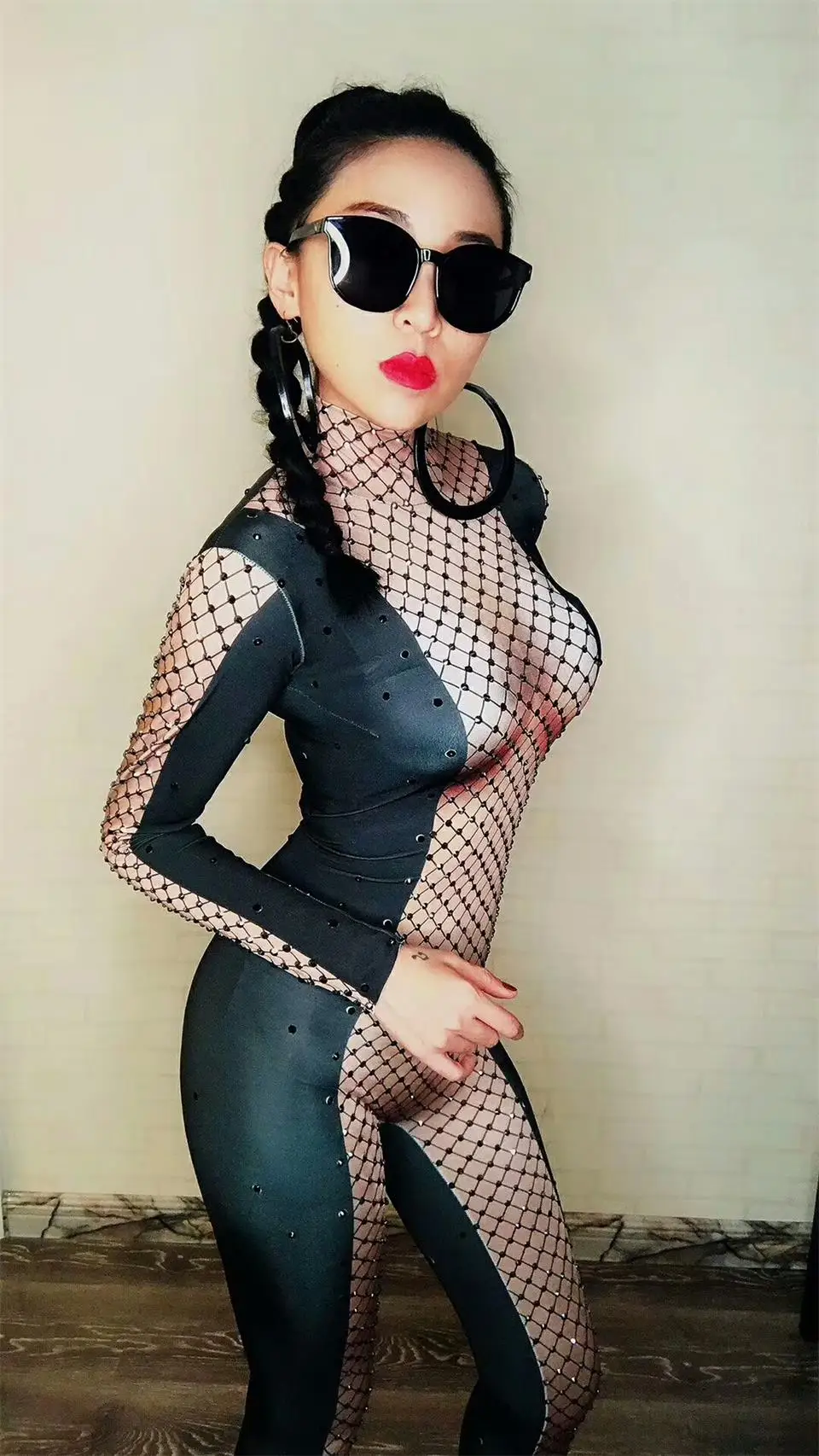 Черный стразы на сетчатой основе с принтом сексуальный телесный комбинезон