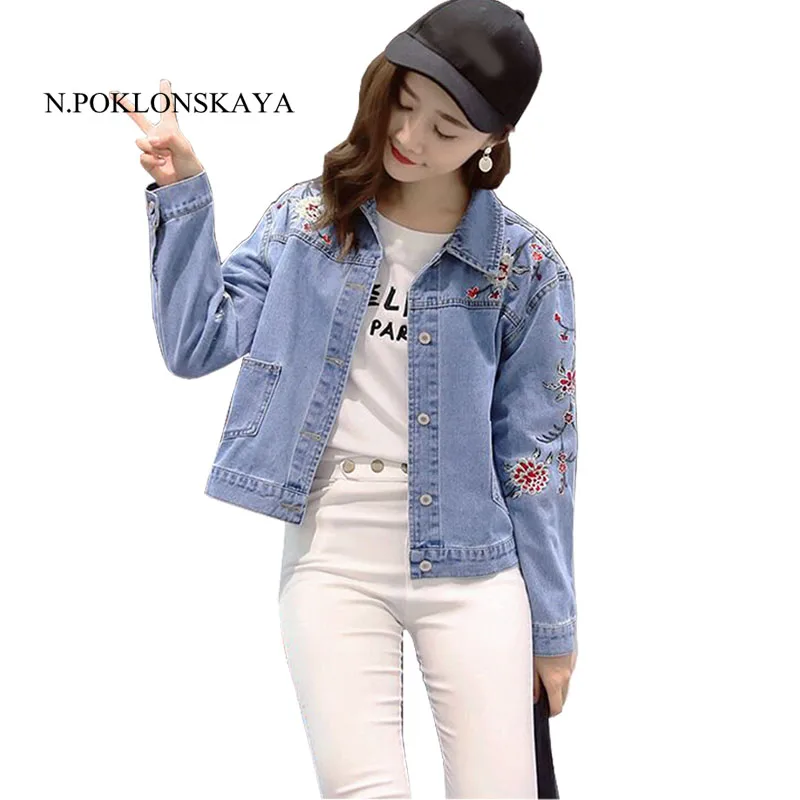 Женская джинсовая куртка короткая Базовая с карманами и цветочной вышивкой