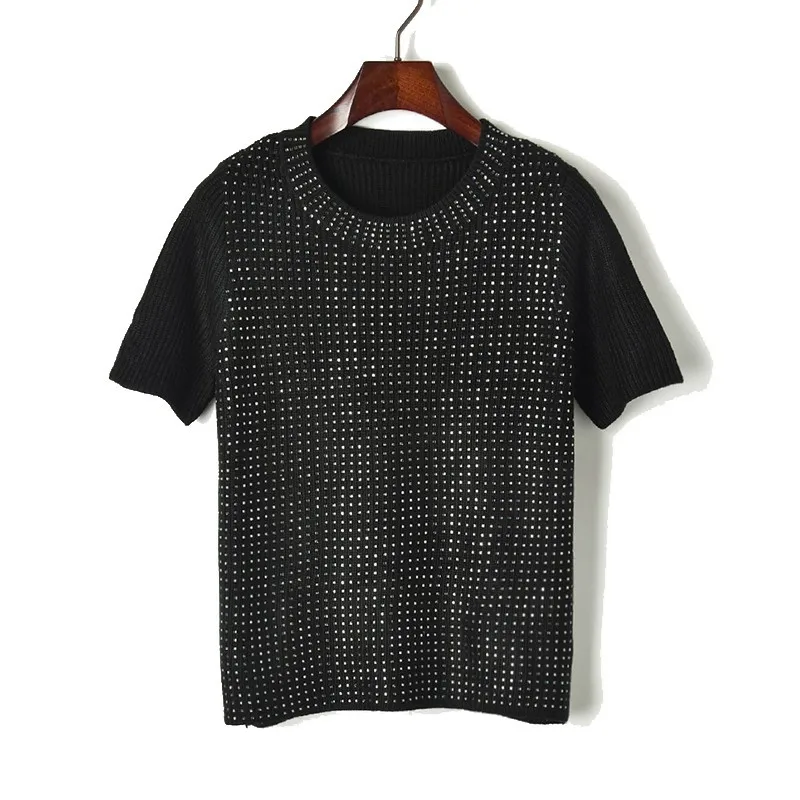 Женская трикотажная футболка с круглым вырезом расшитая бисером коротким