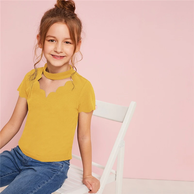 SHEIN/детская футболка для маленьких девочек с волнистым воротником-чокером; Милая футболка в рубчик; детский топ; коллекция года; Летние повседневные футболки с короткими рукавами и вырезами