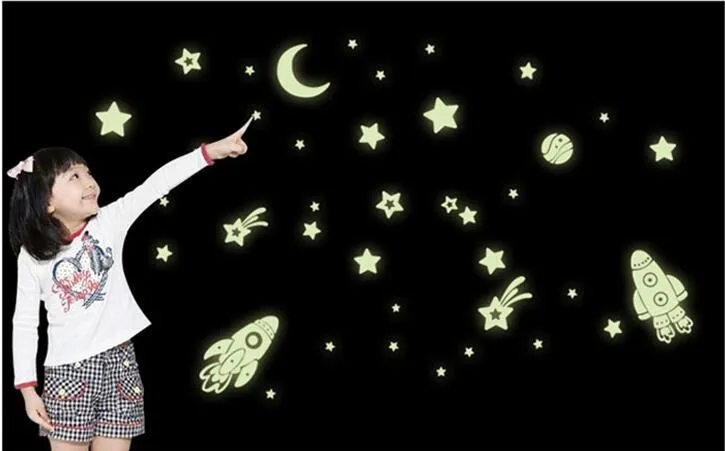 Дешевые Cosmic Star космический корабль мультфильм DIY украшения комнаты малыша светится в темноте светящиеся настенные наклейки