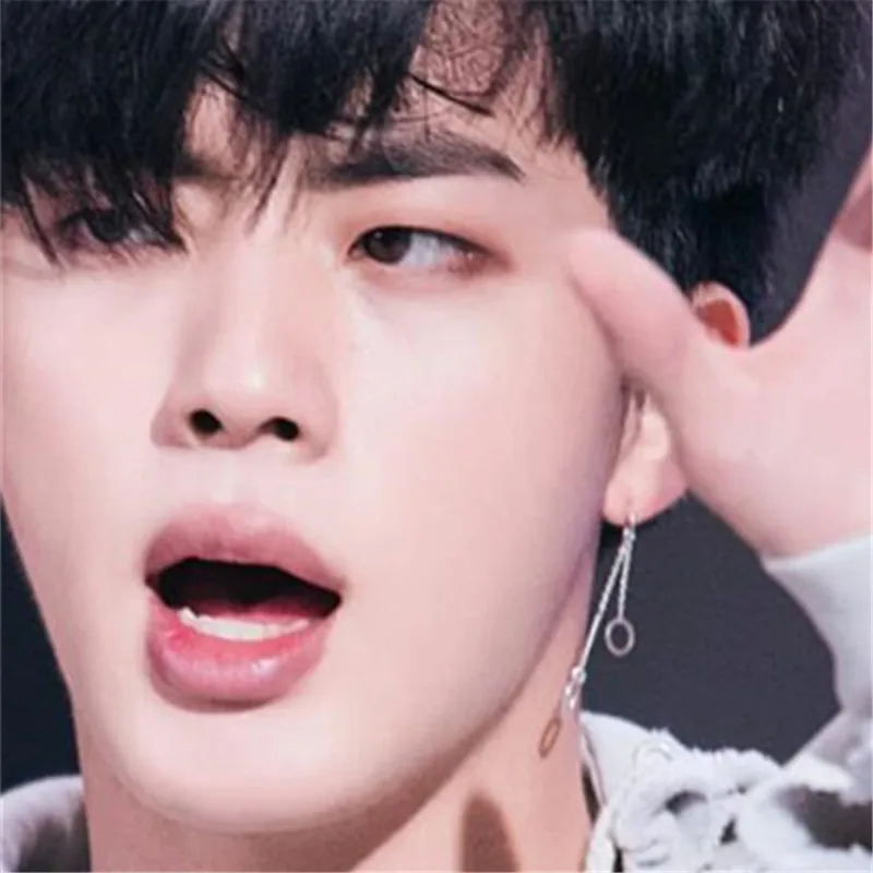 Серьги-гвоздики из нержавеющей стали в стиле K-POP с V-образной кисточкой |