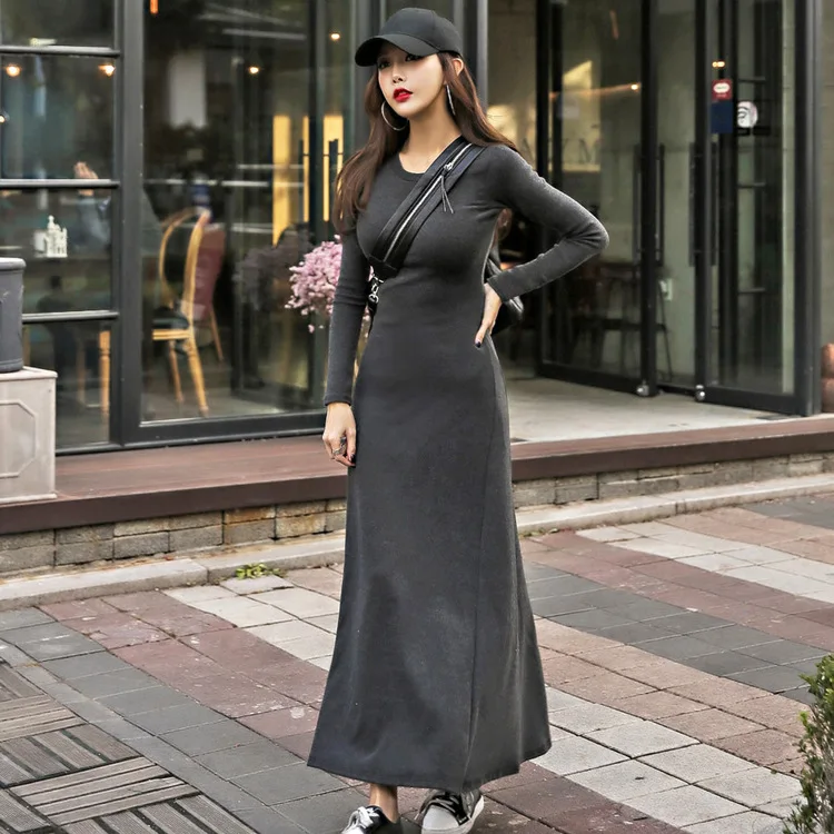 Женское трикотажное платье средней длины с круглым вырезом повседневное