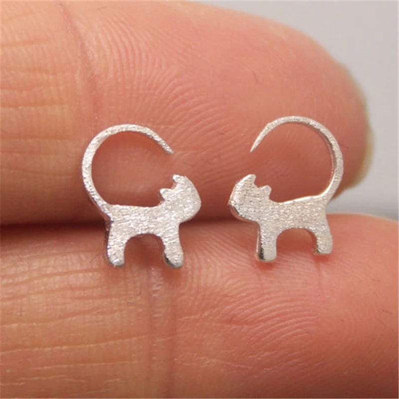 Модные женские серьги-гвоздики в виде кота