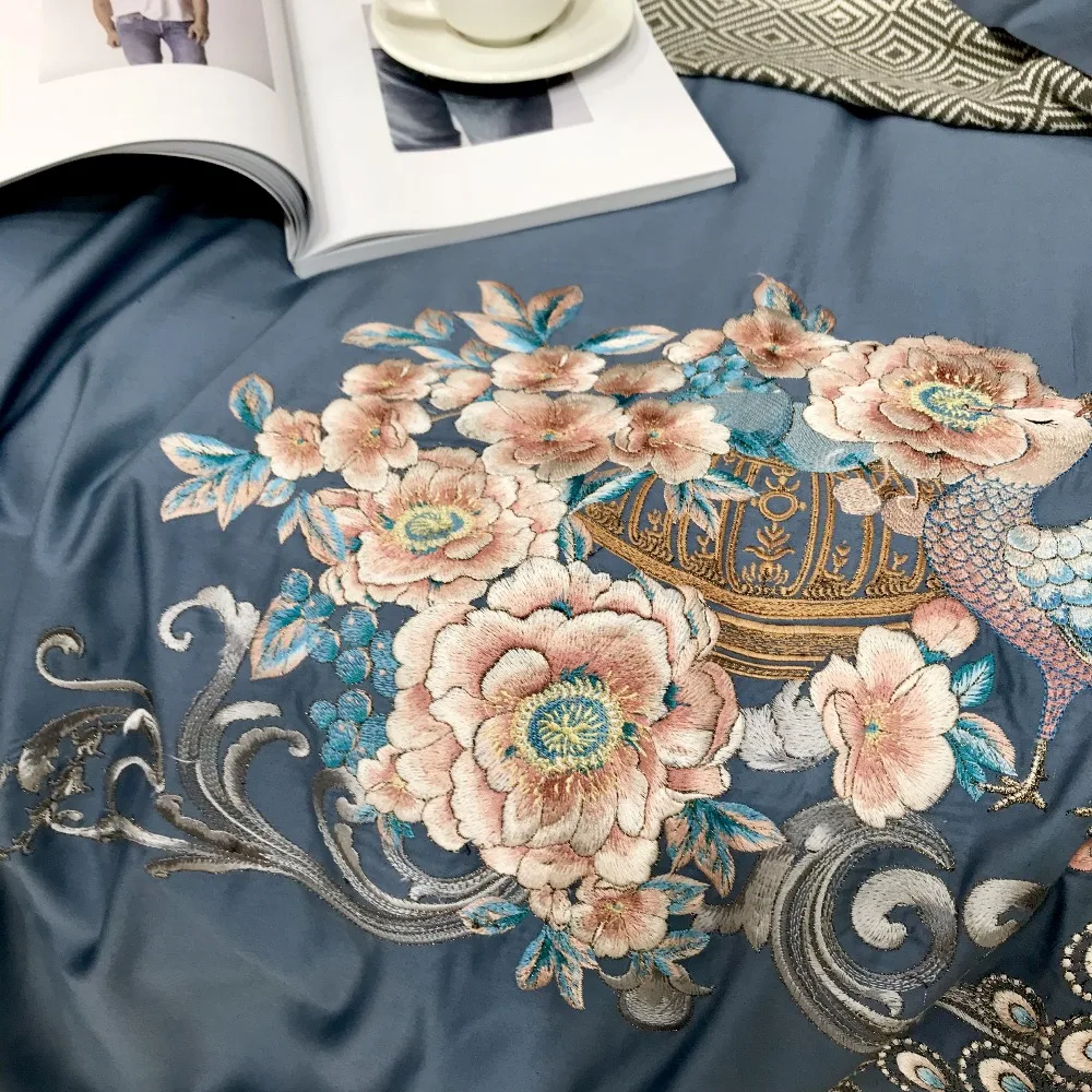 Комплект постельного белья из 4/7 предметов с вышивкой павлином | Дом и сад