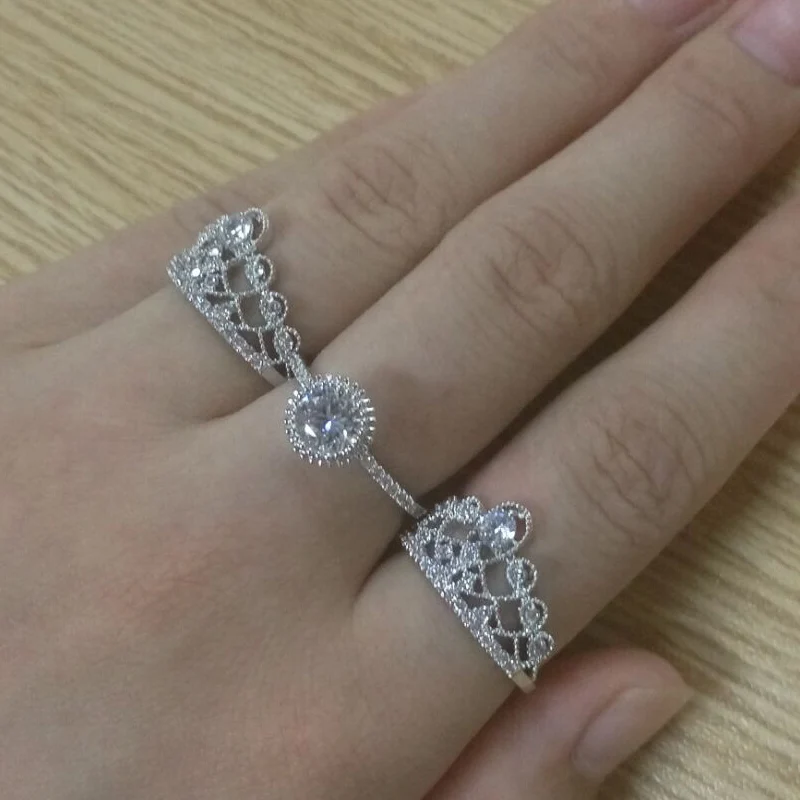 Женское кольцо с тремя штабелируемыми коронами Blucome золотого цвета круглым