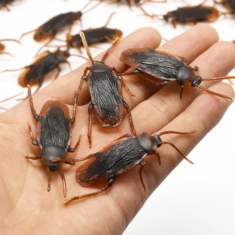 

10Pcs Halloween gadget Plastic Cockroaches Joke Decoration Props Rubber Toy Gags Practical Jokes Toys Insects Bugs Cockroach