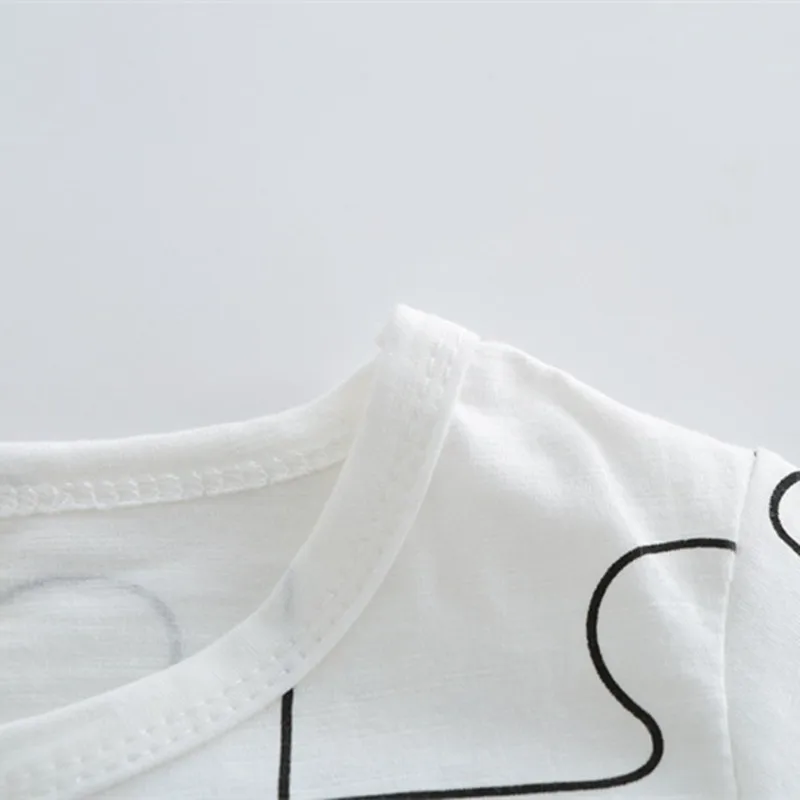 Комплект из футболки с коротким рукавом и шортов для мальчиков |