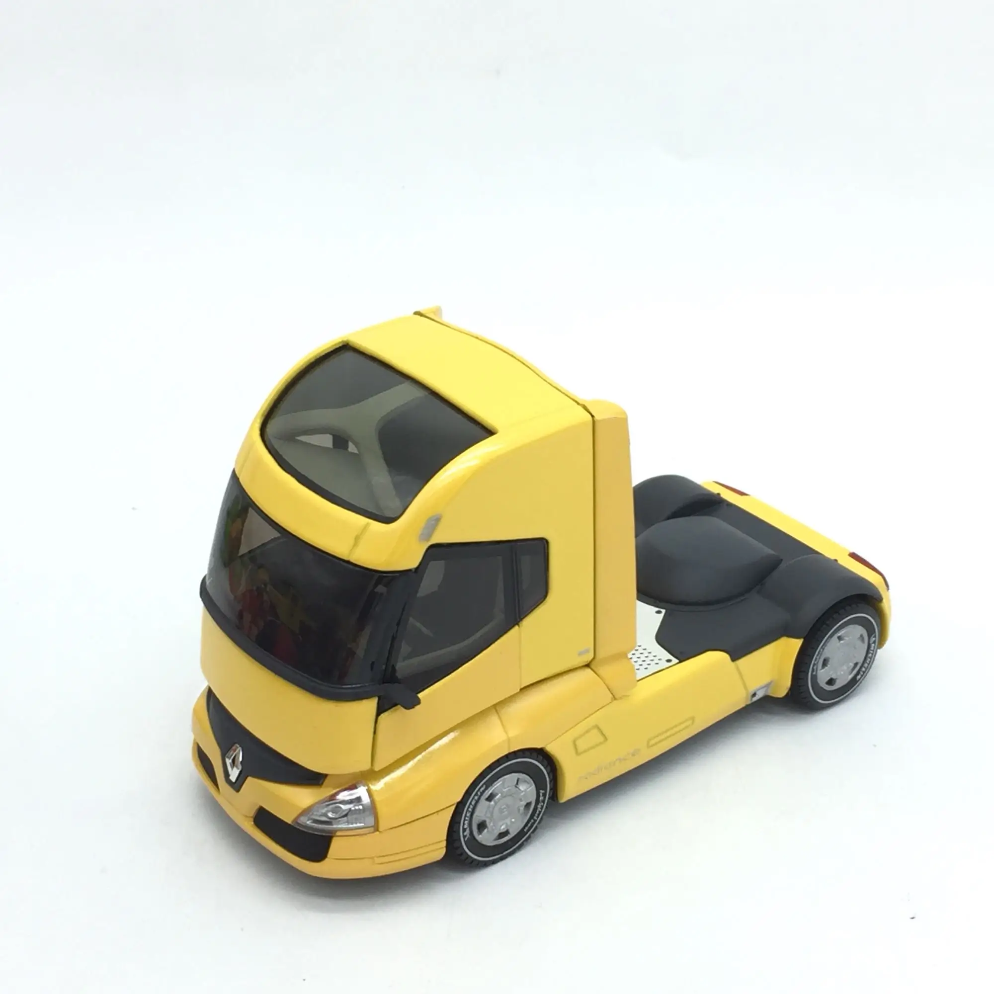 1:43 литой грузовик сплава Модель автомобиля для Renault длина 15 см |