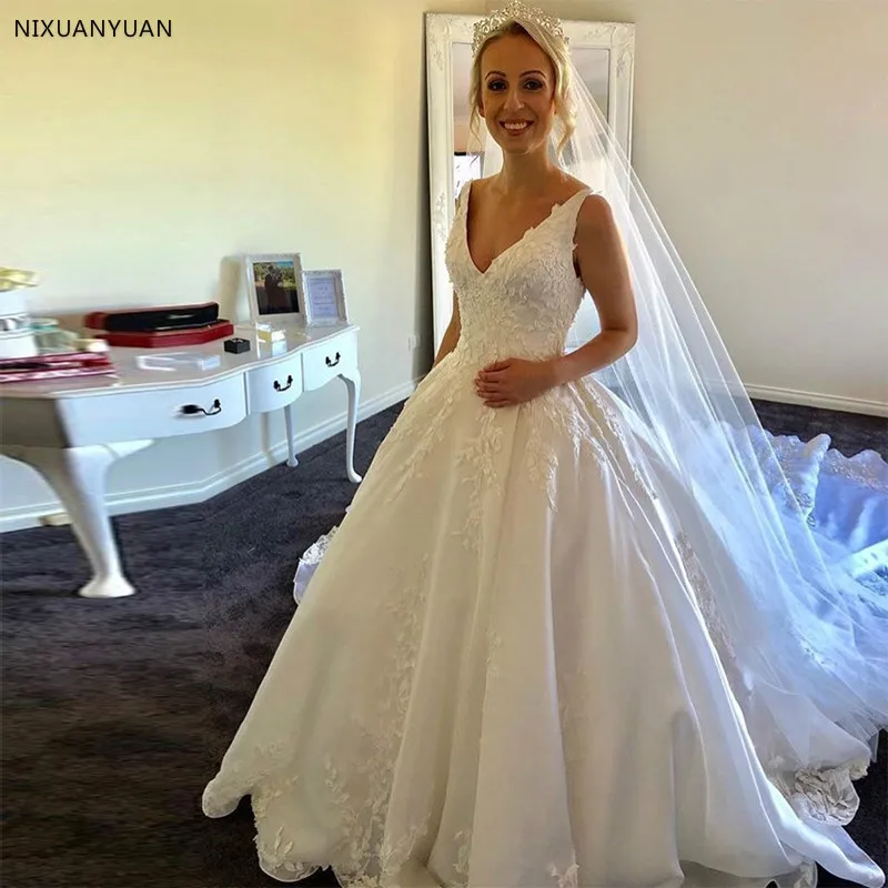 

Princess Wedding Dresses V-neck Sleeveless Custom Bridal Dress Appliques Beads Vestidos De Noiva Royal Train