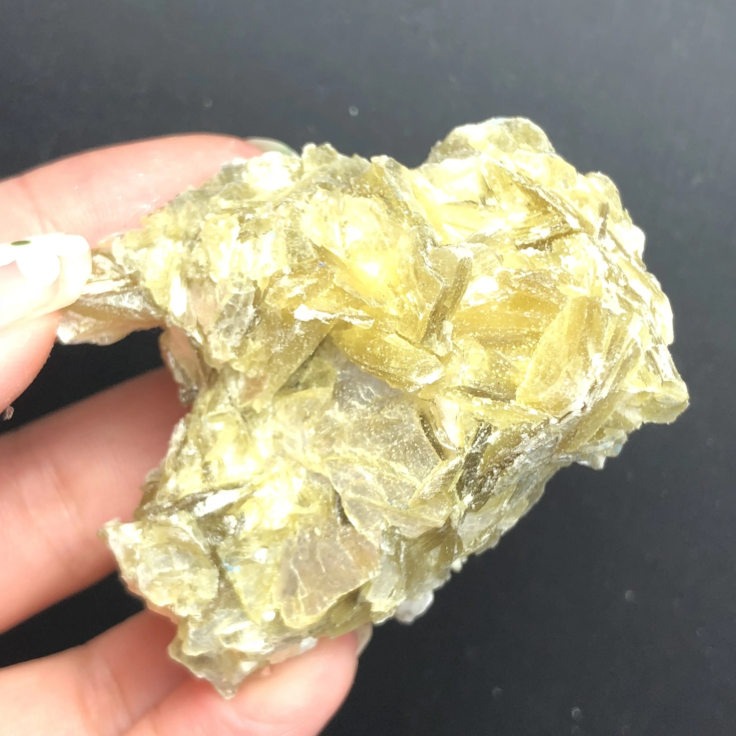 Чистый натуральный кристалл флаванита грубый камень минеральный образец блока