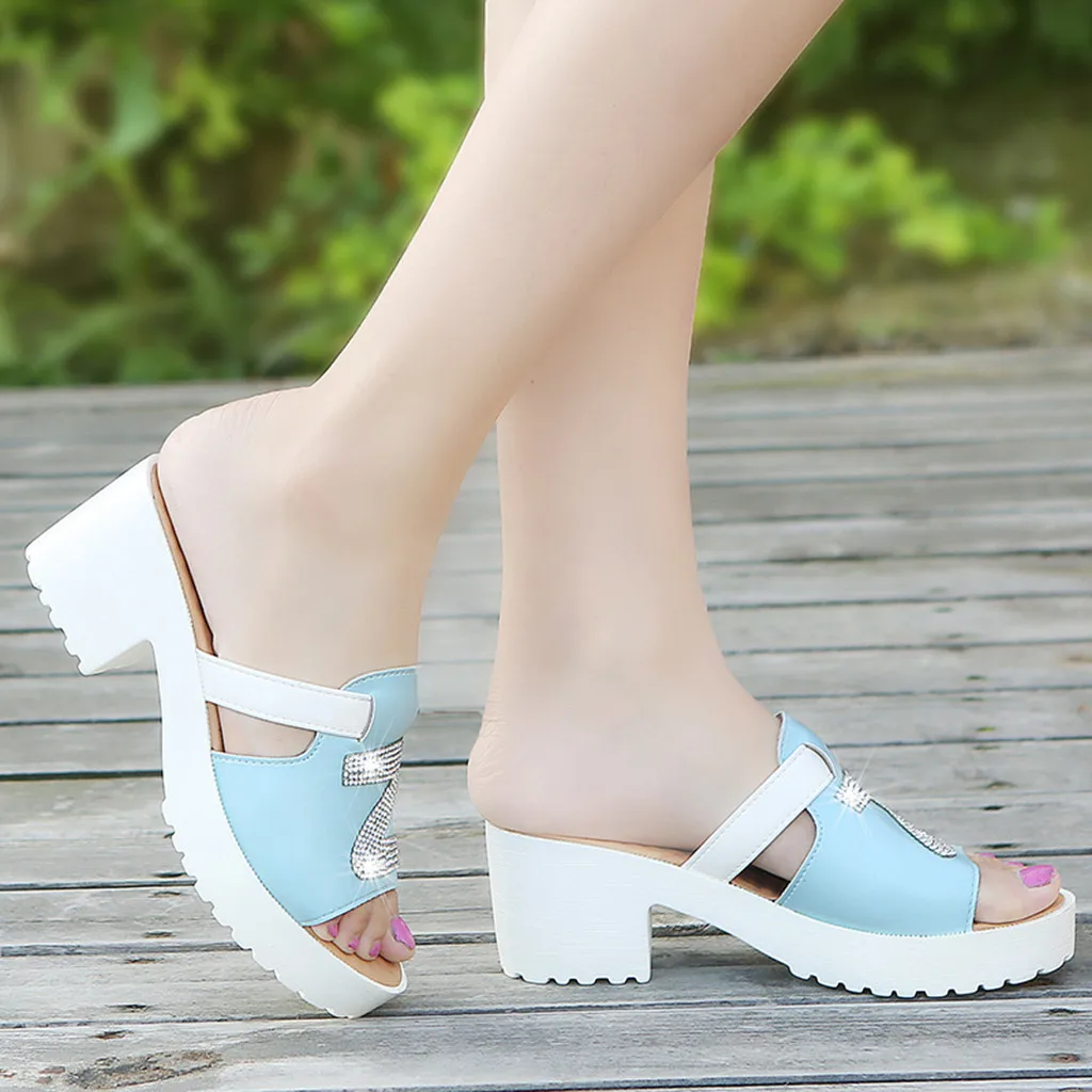 Тапки женские на платформе и квадратном каблуке повседневные кожаные шлепанцы