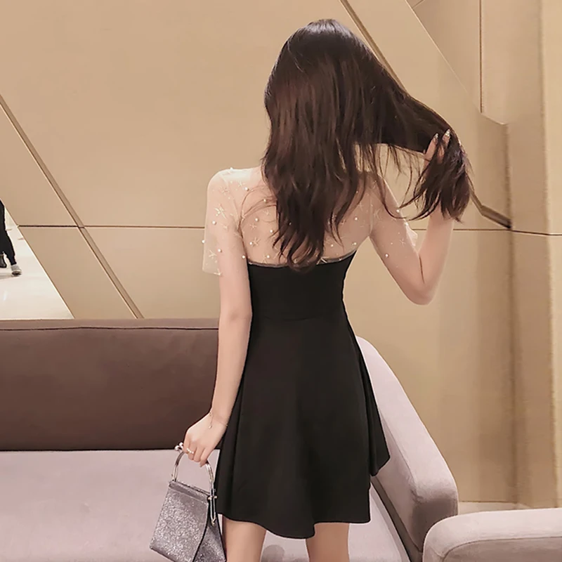 Женское платье с короткими рукавами черное повседневное облегающее трапеция в