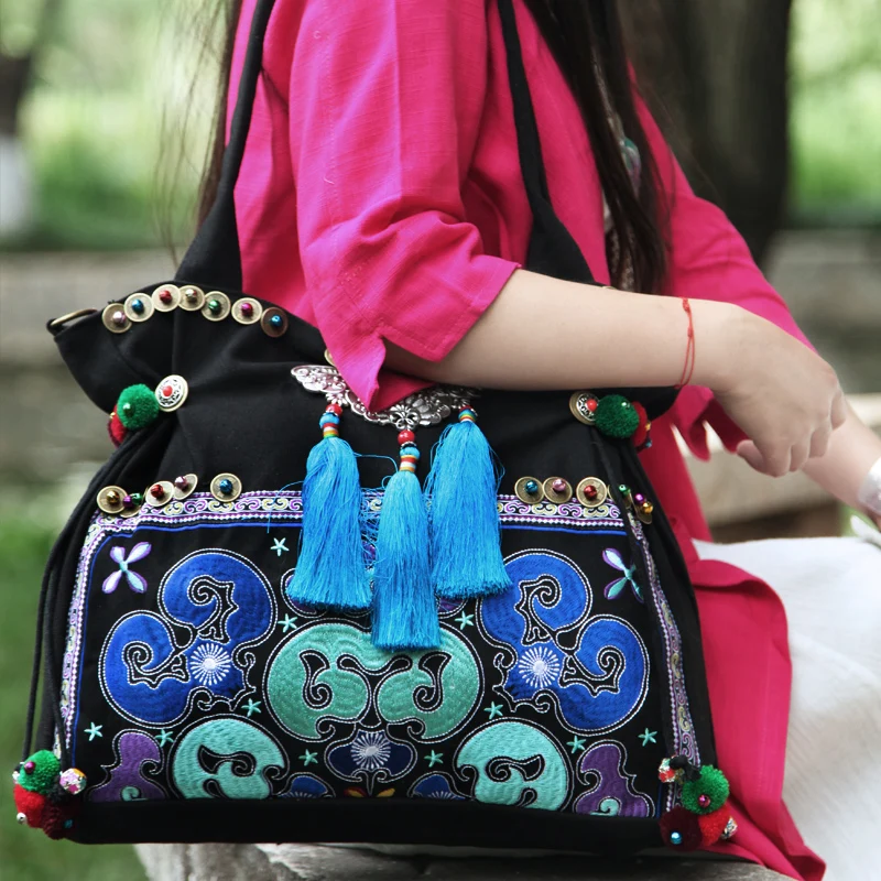 Сумка в национальном этническом стиле с вышивкой богемном кисточками сумочка