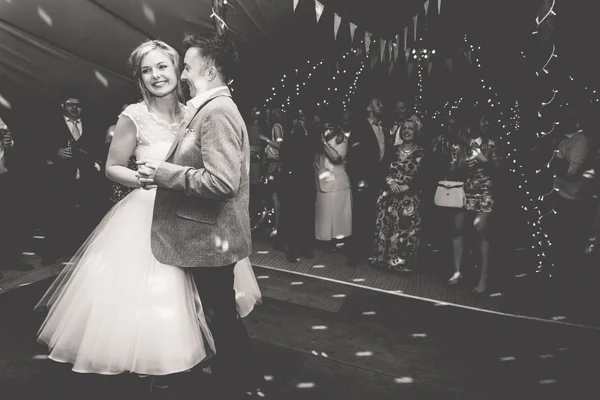 Винтажное Короткое свадебное платье в горошек стиле 1950 х маленькие белые платья