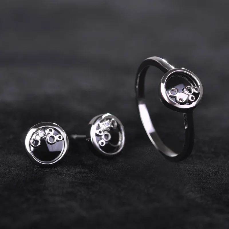 Женский набор из черных керамических колец и серег медных родиевых с фианитами