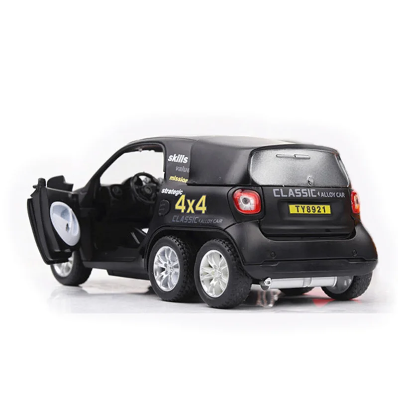 Модель автомобиля HOMMAT 1:24 Smart Fortwo 4x4 модель пикапа из сплава литой игрушечный