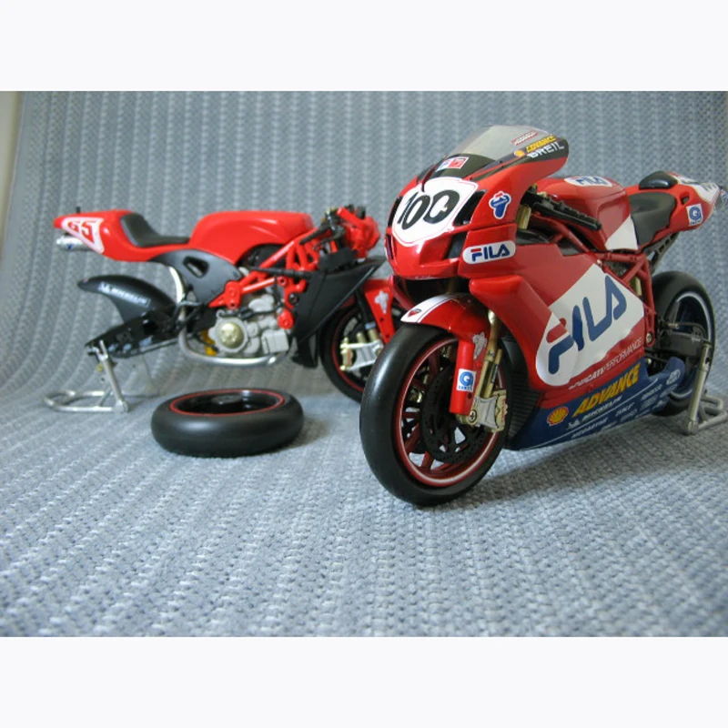 NewRay 1:12 Ducati собранная версия сплава модель мотоцикла лучший подарок на день рождения DUCATI DESMOSEDICI 2004 12#65